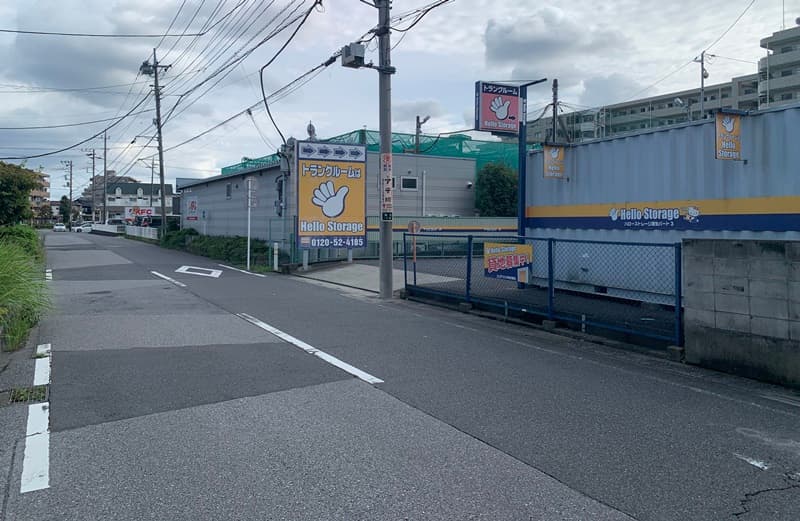 ハローストレージ越谷蒲生（旧名:蒲生3）の入口と前面道路
