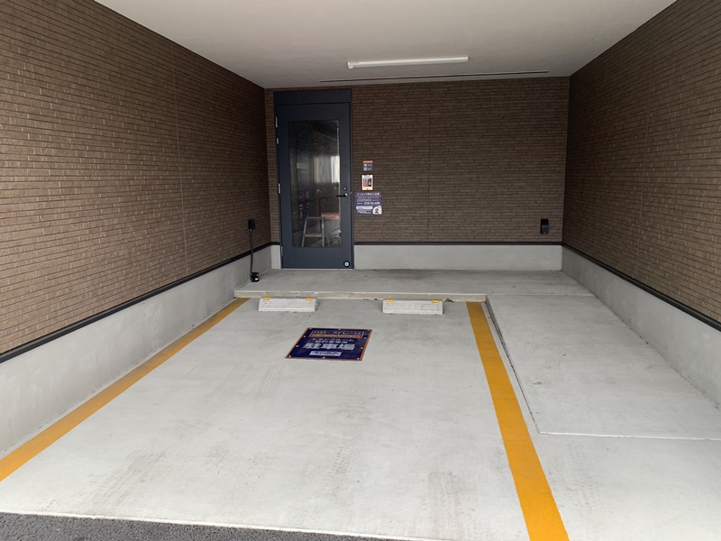 ハローストレージ越谷東大沢の駐車場