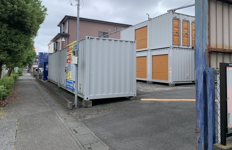 ハローストレージ北越谷1の入口