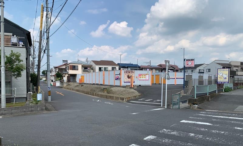 ハローストレージ新越谷の外観