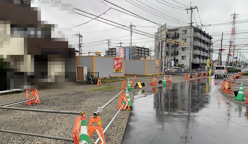 ハローコンテナ南越谷パートⅡの入口と前面道路