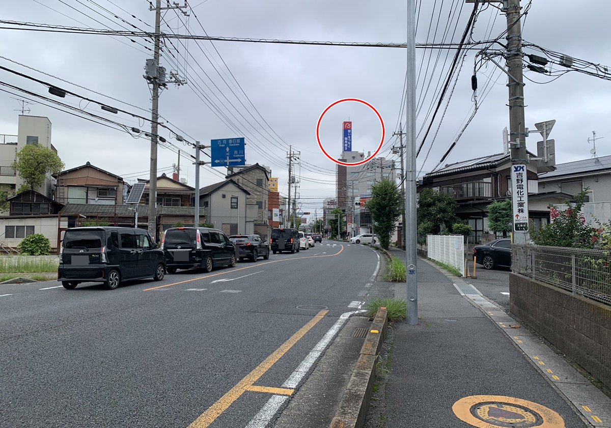 マンゴスチンの入っているビルは遠くからでもわかりやすい