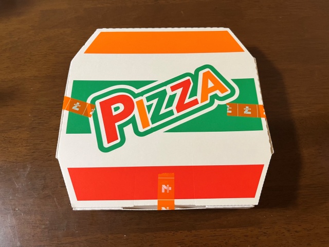 セブンイレブンピザの箱