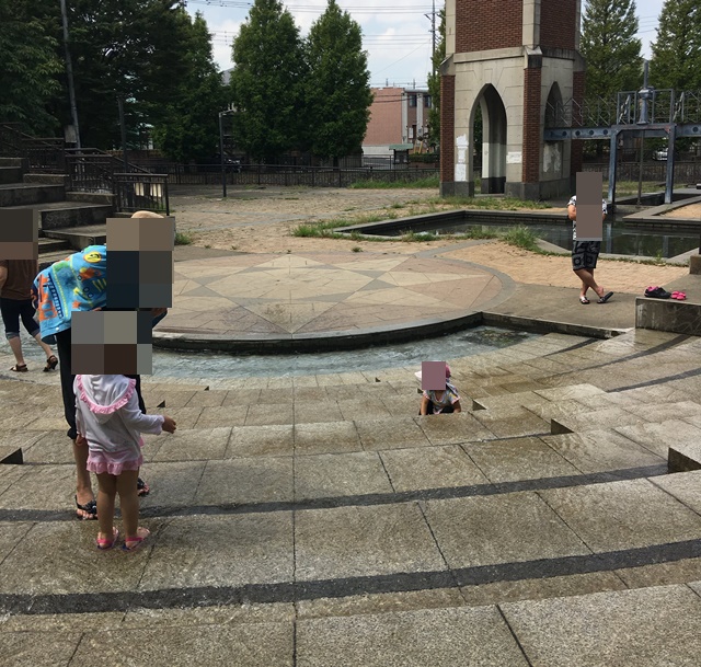 鷺高第五公園（キャンベルタウン公園）のじゃぶじゃぶ池の写真